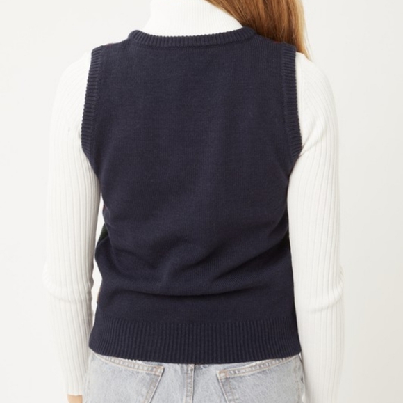 Argyle Pattern Sweater Vest - Picture 13 of 16